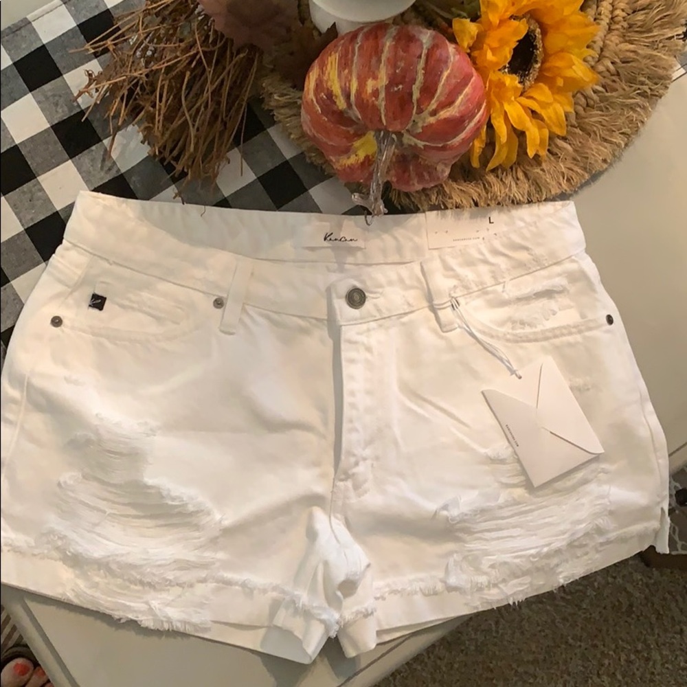 Kansan white shorts. Size L